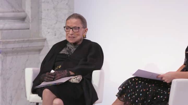 ダイアン フォン ファステンバーグのインスタグラム：「It's hard to believe that just one year ago, we spent the evening honoring #RBG at the DVF Awards. This world may look different now, but we will always be inspired by this Woman #InCharge ❤️💪」