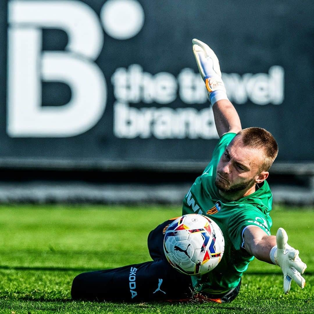 バレンシアCFさんのインスタグラム写真 - (バレンシアCFInstagram)「🔙 @jaspercillessen está listo para volver a la convocatoria 🇳🇱  #JuntsAnemAMUNT 🦇」2月20日 1時00分 - valenciacf