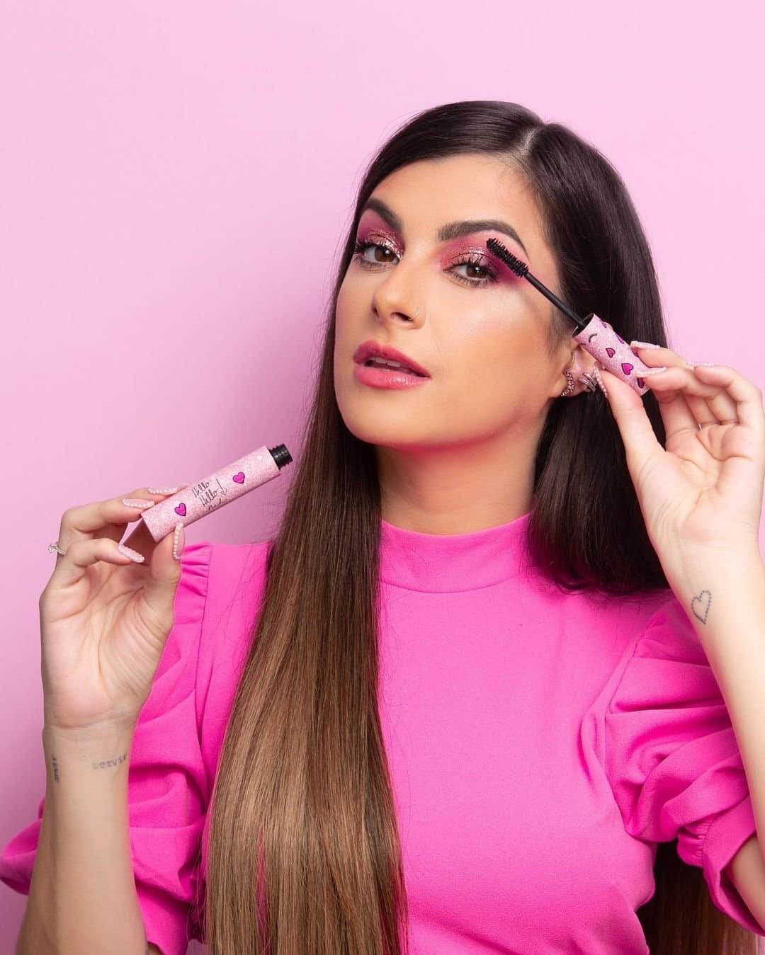 Too Facedのインスタグラム：「Hello Gorgeous 😍 Our BFF @nahcardoso dressed up our Better Than Sex Mascara in a sparkly, fun, and flirty design! #regram #betterthansex #toofacedambassador #toofaced」