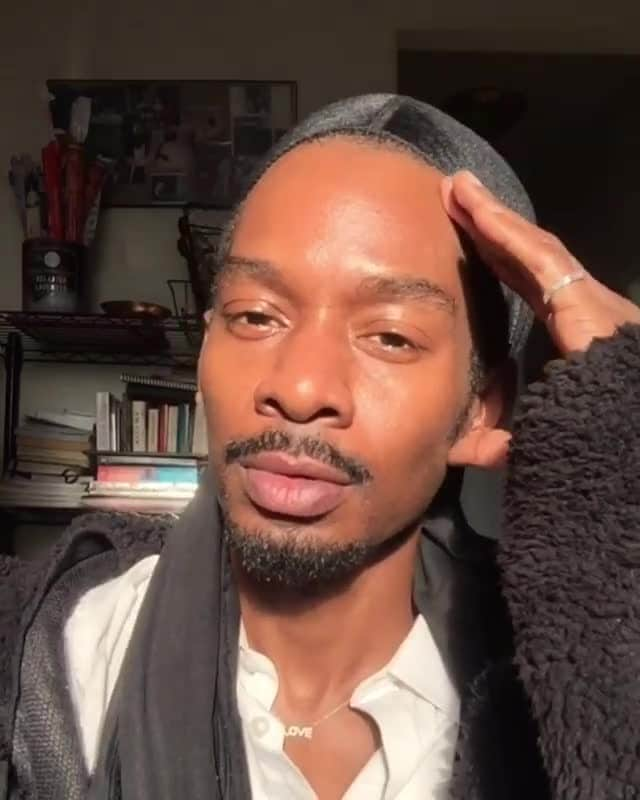 BECCAのインスタグラム：「Saleam on what's bringing him joy: "The moments that I’m able to safely reconnect with friends and family. Even under the circumstances I appreciate that time more than ever. I’m excited for the year ahead because I’ll be continuing to represent men and also Black men in the beauty community. I’ll also be creating content for skincare beginners like my upcoming IGTV series Method 101."  @themethodmale wears Zero No Pigment Glass Highlighter For Face + Lip.」