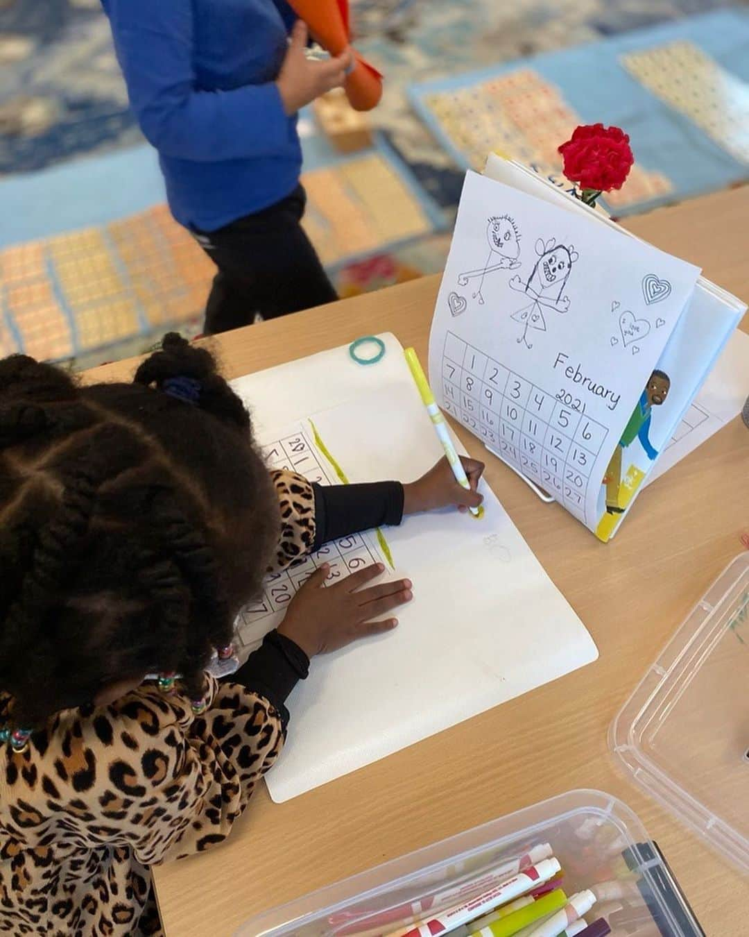 ジェフ・ベゾスのインスタグラム：「Today we’re announcing the location of our second tuition-free @BezosAcademy preschool — this time on the campus of McCarver Elementary in Tacoma, WA. I’m a big believer in a Montessori-style education, and it’s what inspires our curriculum at Bezos Academy. Our goal is to unlock the potential in kids to become creative leaders, original thinkers, and lifelong learners — regardless of their zip code or socioeconomic background. #Day1」