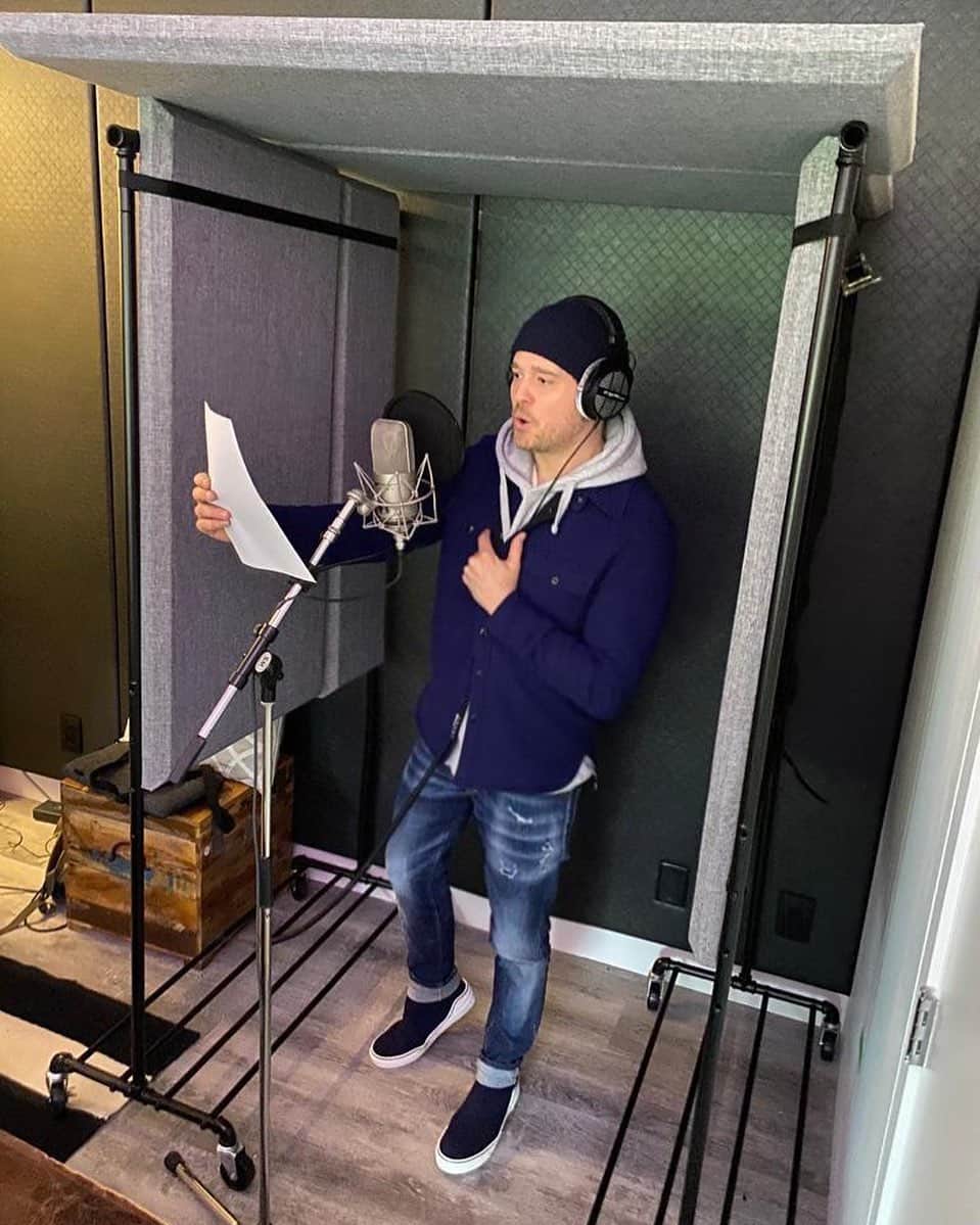 マイケル・ブーブレのインスタグラム：「I have officially put the first vocal down on my new studio record. I can’t wait to start sharing stuff with you guys!! Any requests??」