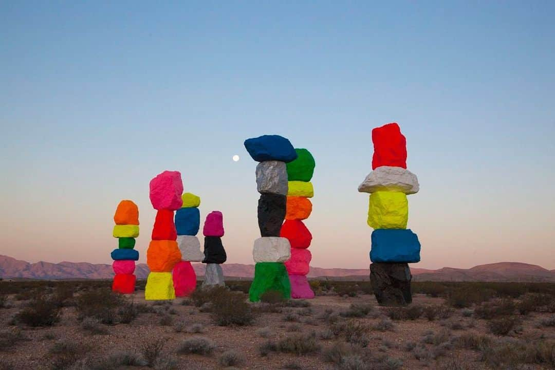 オーレリービダマンさんのインスタグラム写真 - (オーレリービダマンInstagram)「Seven Magic Mountains by Ugo Rondinone  #inspiration #aureliebidermann」2月20日 1時27分 - aureliebidermann