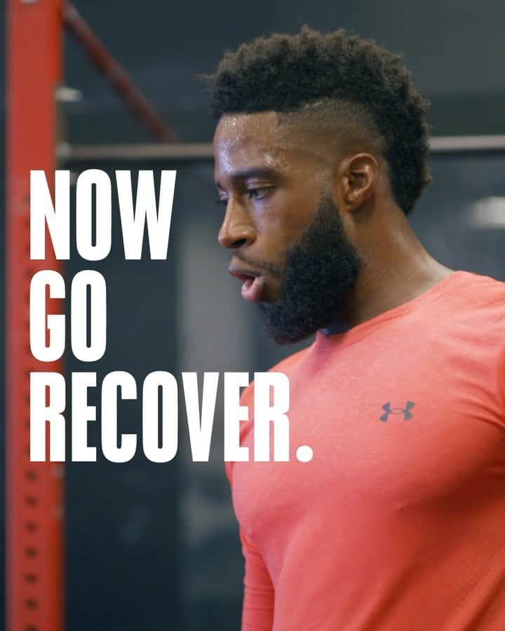 Under Armourのインスタグラム：「Our #UARecover gear is built with mineral-infused fabric for less muscle fatigue and faster recovery. Hit link in bio to shop the latest collection.」