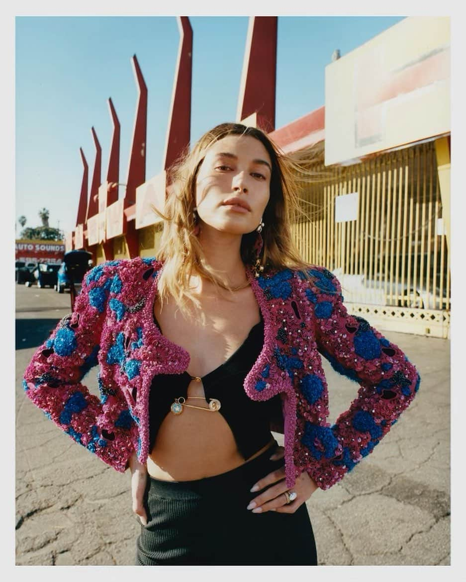 ハイレイ・ロード・ボールドウィンさんのインスタグラム写真 - (ハイレイ・ロード・ボールドウィンInstagram)「ran around LA for @voguemagazine shot by @philipdanielducasse styled by @gabriellak_j 💕 MU: @gracegraceahn  Hair: @edwardlampley」2月20日 1時37分 - haileybieber