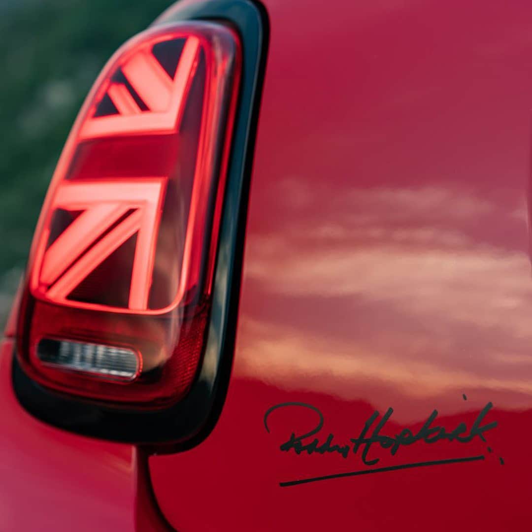 HYPEBEASTさんのインスタグラム写真 - (HYPEBEASTInstagram)「@hypebeastcarclub: @mini has unveiled a new trim commemorating Northern Ireland’s Patrick Hopkirk and his 1964 Monte Carlo rally win. Limited to only 65 units, the hot-hatch features a Chili Red paint job, white roof, a signed hood stripe, and “37” graphic while sitting atop  17-inch JCW performance wheels, upgraded suspension, and more. The car is also powered by a turbocharged 2.0-liter engine that makes 228 HP and 236 lb-ft of torque. Click the link in bio for more details.⁠⁠ Photo: MINI」2月20日 1時51分 - hypebeast