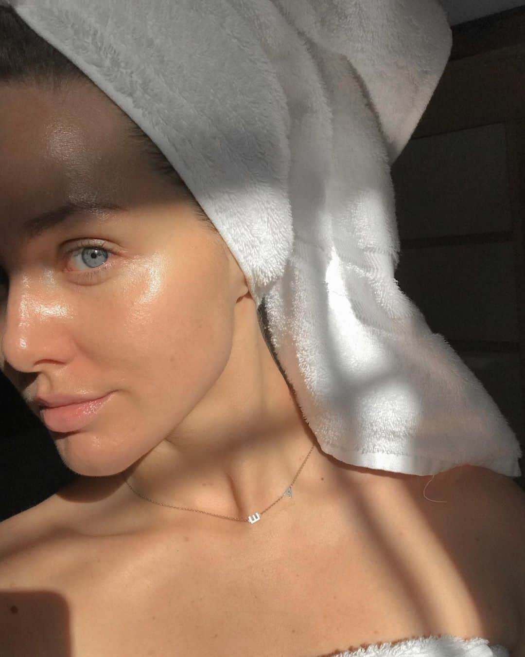 ウラヘンリクセンさんのインスタグラム写真 - (ウラヘンリクセンInstagram)「It's #FreshFaceFriday and we're featuring this major glow-getter 😍 @erin.loves_ is using Truth Juice Daily Cleanser and Banana Bright Eye Crème for the ultimate #OleGlow. Which Ole products have you showing off your skin? #Regram」2月20日 2時02分 - olehenriksen