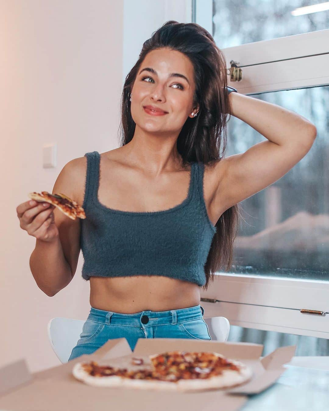 Dutchさんのインスタグラム写真 - (DutchInstagram)「What is your favorite pizza?🍕😍 My go to is probably always the bbq chicken or tuna pizza🤤 My weekend couldn’t have started better! Ps. Before we get the comments, one bad meal won’t make you gain weight, just as one good one doesn’t make you magically loose weight. So... pizza will always be here for you hehe🥰」2月20日 1時58分 - nochtlii