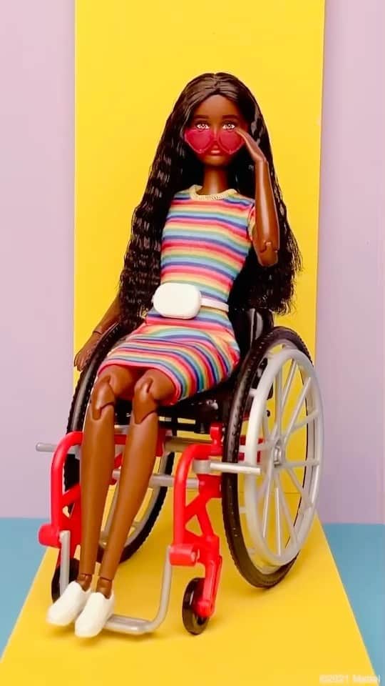 のインスタグラム：「Fashion is fun 💕 and it’s for everyone! #Barbie celebrates style that speaks to everybody, with more choices for all.」