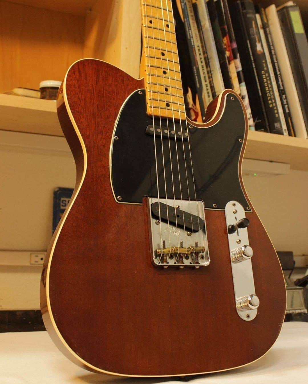 Fender Guitarさんのインスタグラム写真 - (Fender GuitarInstagram)「From the bench of Master Builder @vincevantrigt_fender, comes this ’52 Tele with a 70’s vibe, an Okume body, and a Josefina Campos ’51 P bass style neck pickup.」2月20日 2時00分 - fender