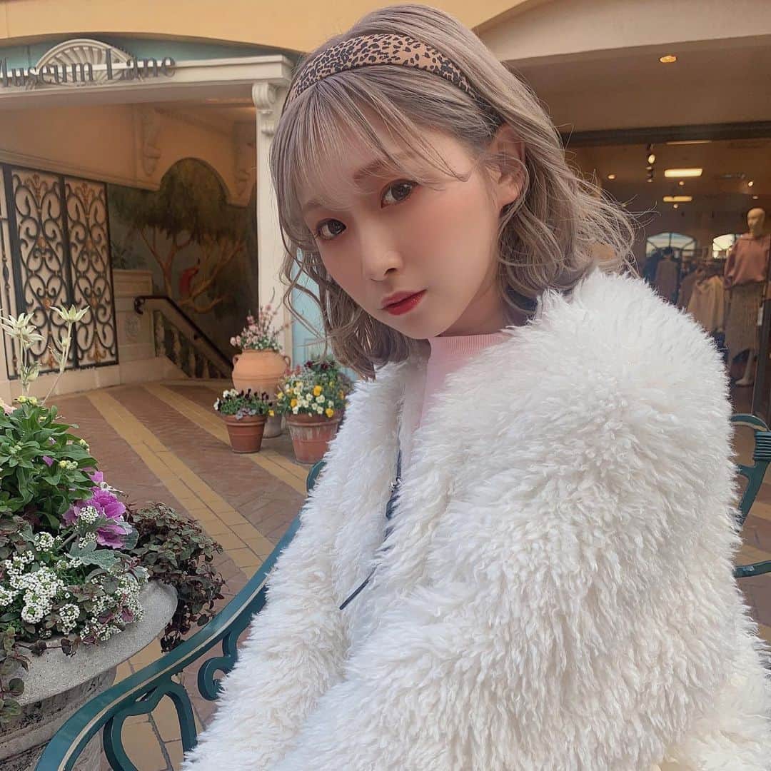 平野友里（ゆり丸）のインスタグラム：「New hair👨🏻‍🦲🍥❤︎  人生で初めてボブにしました❤︎ どうですか？  めっちゃイメチェン😳✨  ・ ・ ・ ・  #ニューヘアー #ニューヘアカラー  #ボブ #ボブアレンジ #ボブヘアー  #ボブヘアアレンジ h #ボブヘア  #ショートヘア #髪型 #ゆり丸 #アイドル #平野友里 #舞浜 #舞浜イクスピアリ」