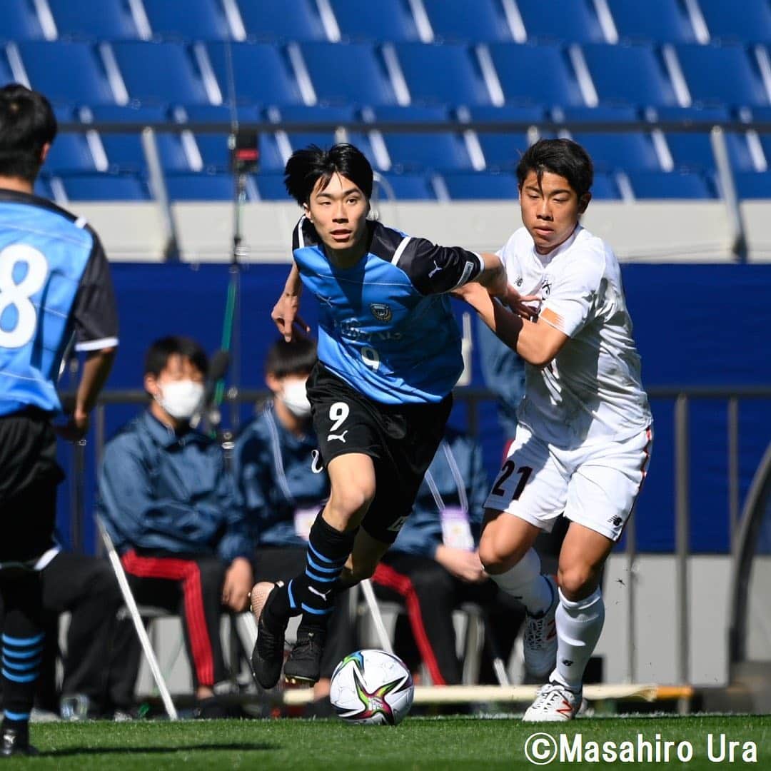 Goal Japanさんのインスタグラム写真 - (Goal JapanInstagram)「. ＼ #川崎フロンターレU18 が2-1で勝利！🐬／ 本日、開催されるFUJI XEROX SUPER CUP 2021の試合前に行われた、NEXT GENERATION MATCH 2021。 . 2020 明治安田J1 チャンピオンチームのアカデミーチーム「#川崎フロンターレ U-18」と、第99回 #全国高校サッカー選手権大会 の優秀選手を中心に構成されたチーム「#日本高校サッカー選抜」が親善試合を行った。 . 川崎F U-18が #田中幹大 のゴールで先制するも、#青森山田 の #安斎颯馬 が後半立ち上がりに同点弾を奪う。 しかし、直後に #大関友翔 のゴールで勝ち越しに成功した川崎F U-18がそのまま逃げ切り、勝利をつかんだ。 (Photo: Masahiro Ura) . #soccer #football #jleague #nextgenerationmatch #alljapanhighschoolsoccertournamente #highschoolsoccertournamente #kawasakifrontale #frontale #サッカー #フットボール #Jリーグ #高校サッカー #全国高校サッカー選手権 #⚽」2月20日 12時54分 - goaljapan