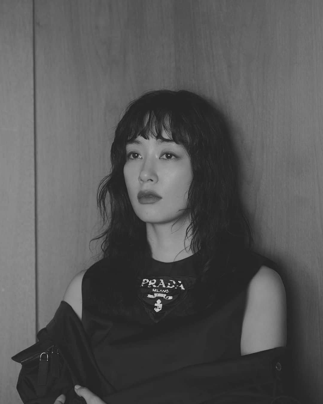 水川あさみのインスタグラム：「FIGARO japon  othercut #フィガロジャポン3月号「ミウッチャ×ラフ・シモンズ、新生プラダが始動する。」  photo @yuuukikumagai @prada @madamefigarojapon」