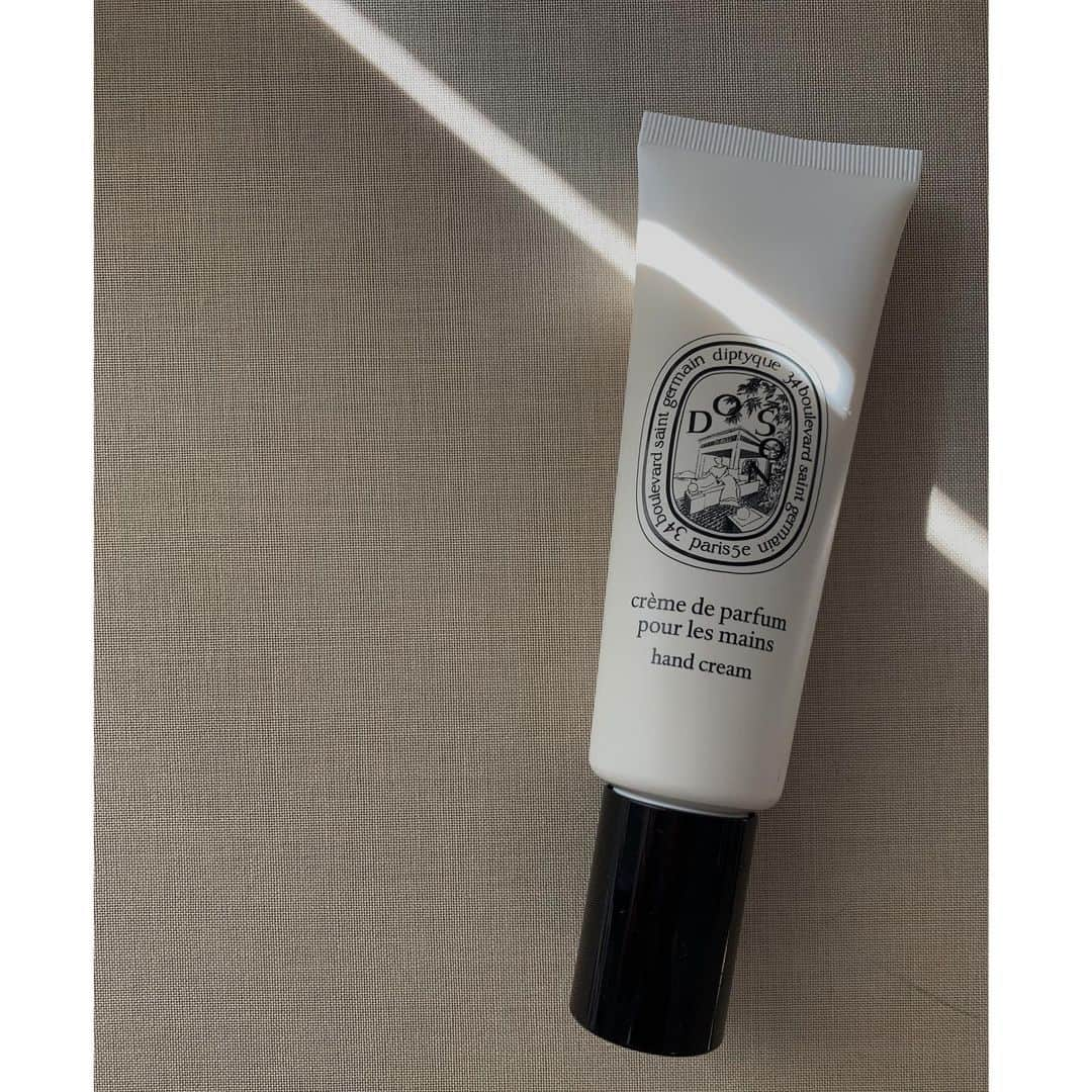 伊地知朋子さんのインスタグラム写真 - (伊地知朋子Instagram)「____ favorite scent🌿 "DOSON" @diptyque  fregrance hand creme ____ #diptyque  #ディプティック  #フレグランスハンドクリーム」2月20日 11時25分 - tomoko_urbanbobby