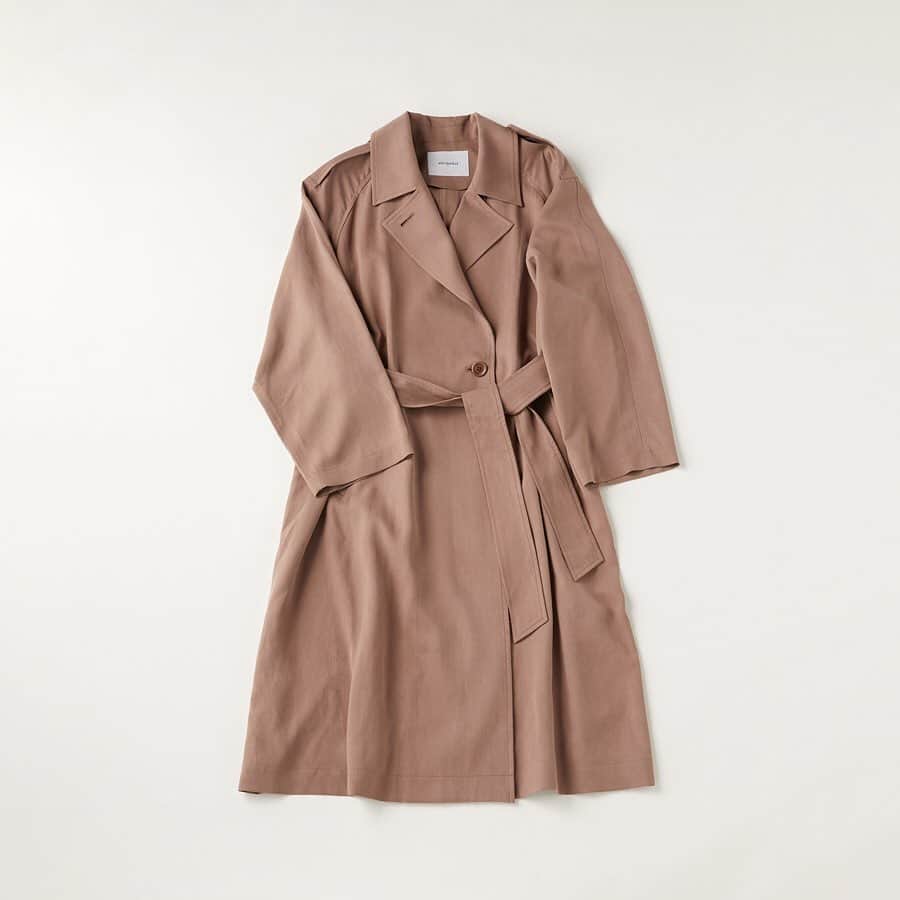 エリオポールのインスタグラム：「New item is arrived Coat 46,200yen HÉLIOPÔLE Tunic 36,200yen HÉLIOPÔLE Blouse 20,900yen HÉLIOPÔLE  #HELIOPOLE #エリオポール #21ss #springsummercollection」
