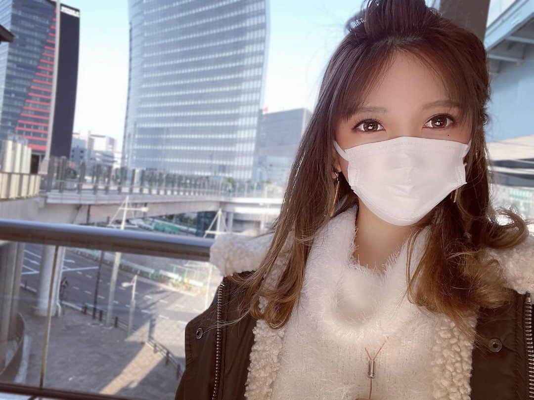 橘咲良のインスタグラム：「ポンパドール💈🎀  #東京 #汐留 #プルクラ  #tokyo #siodome #ゆりかもめ  #Pulchra #撮影会モデル #野外  #Photo #ポートレート #📷  #ヘアアレンジ #ポンパドール #💈 #🎀  #キングラビッツ #橘咲良だぞ　#☝🏻☝🏻 #sakura #さくら #フォトフォリオ」