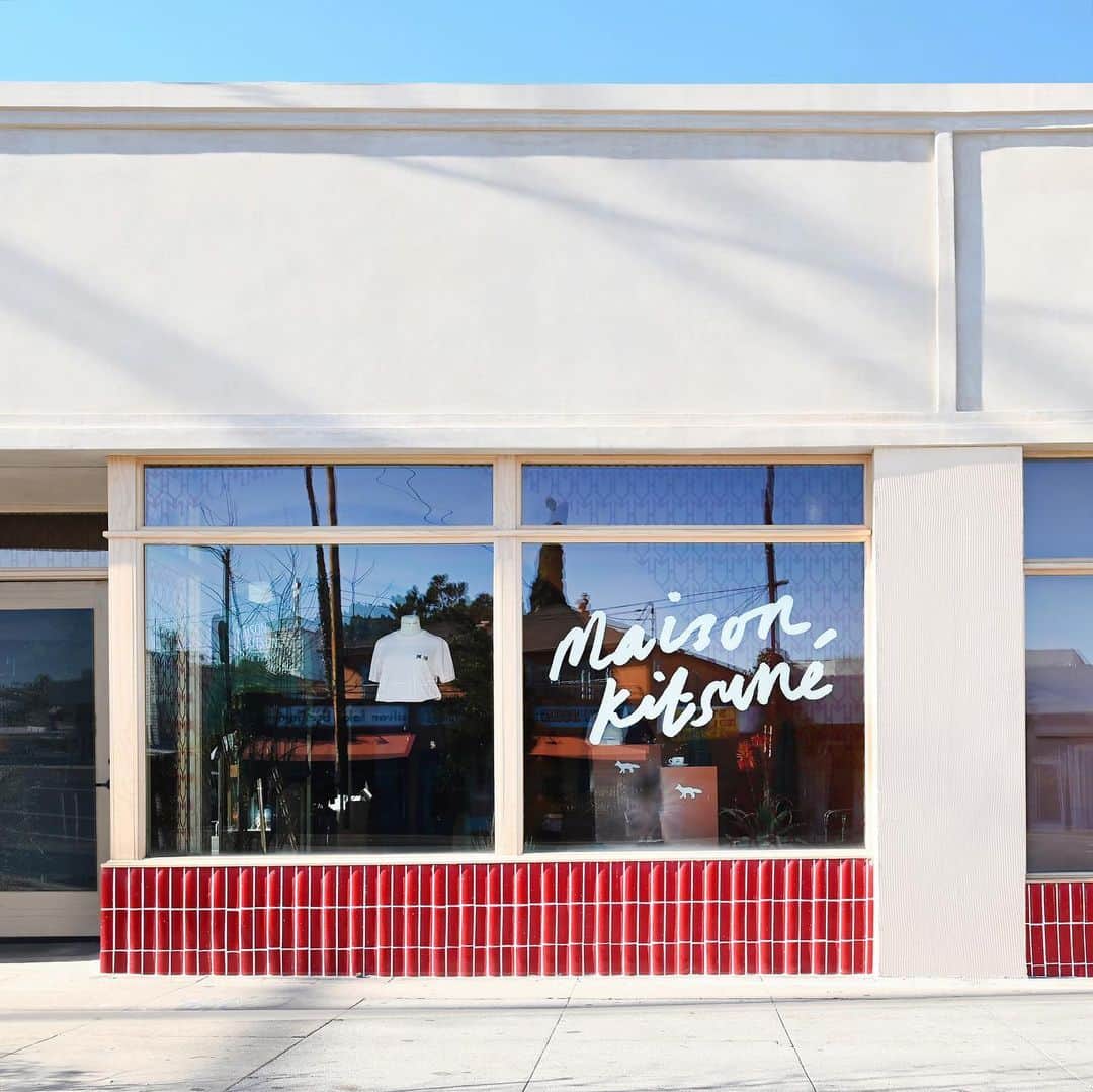 黒木理也のインスタグラム：「what’s goooood LA!! yes our first west coast flagship is now on business✌️🦊🇺🇸 come’say hi on 3816w sunset blvd #LA #SILVERLAKE  L.A にうち @maisonkitsune の初店舗オープン！！」