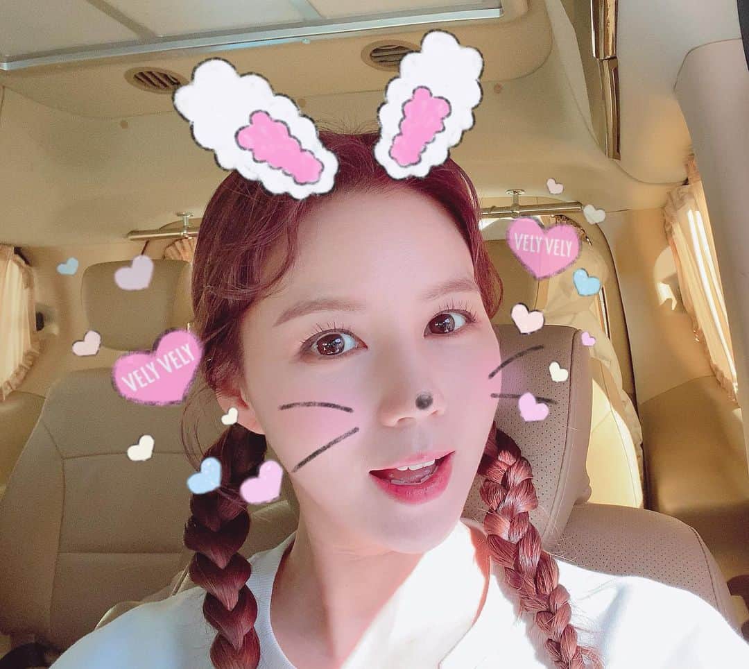 パク・シウンのインスタグラム：「네~아직도 요러고놀아요🤣 #오늘도 #웃어보아요 😋」