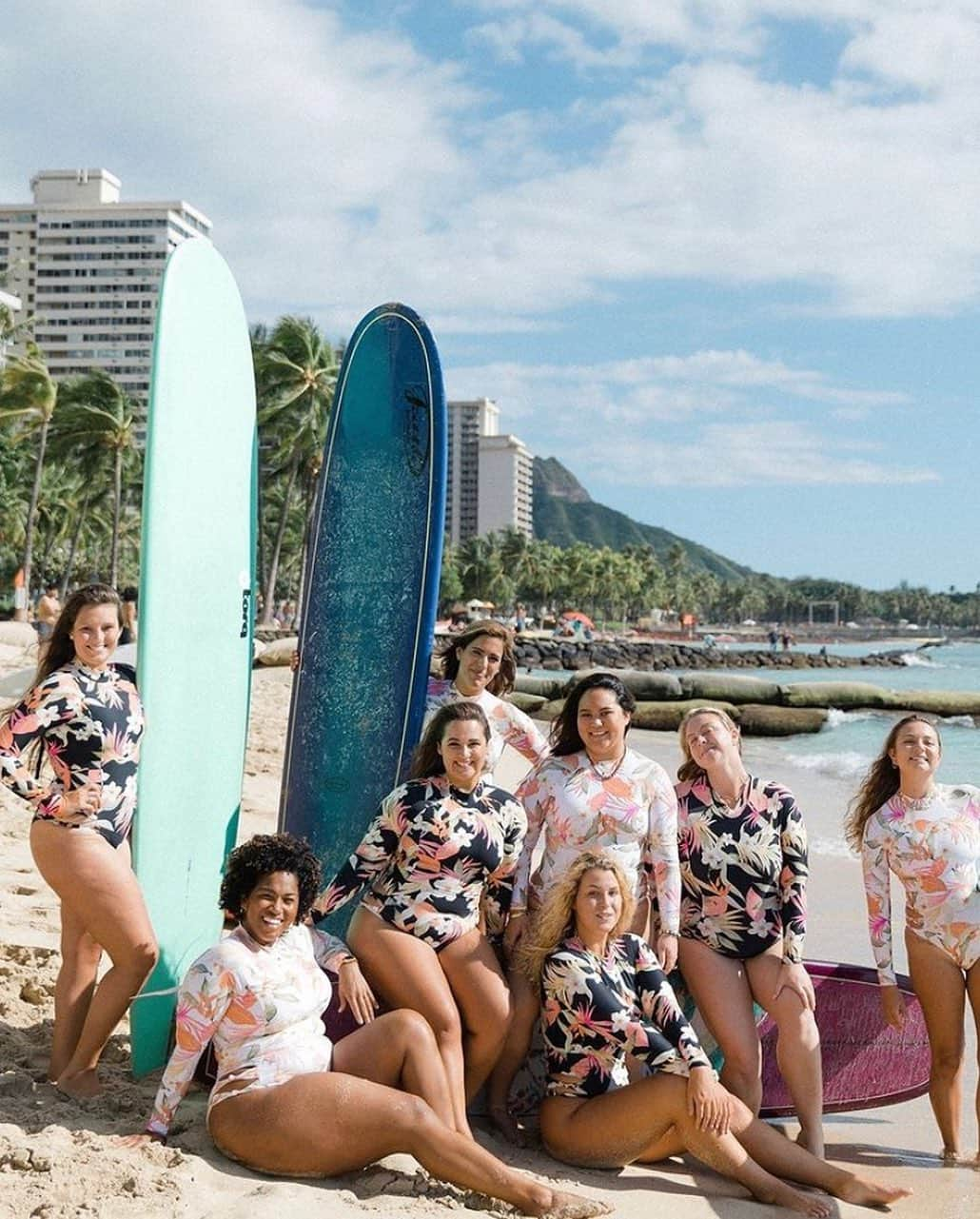 リップカールさんのインスタグラム写真 - (リップカールInstagram)「The North Shore collection meets Waikiki and our favorite girl surf gang! 🌸   Get the crew and get out there this weekend 🙌 #MyBikini」2月20日 11時33分 - ripcurl