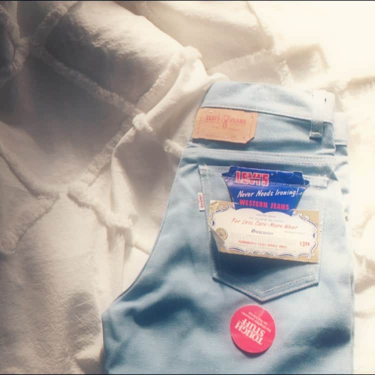 高橋真依子さんのインスタグラム写真 - (高橋真依子Instagram)「洗濯機の音聞きながら、早く春が来ないかなと思う。pantsも春色かな。 #levis#bige#pants#有り難き幸せ#春#ootd#outfit#vintage#vintagefashion#used#usedclothing」2月20日 11時40分 - chi.maiko