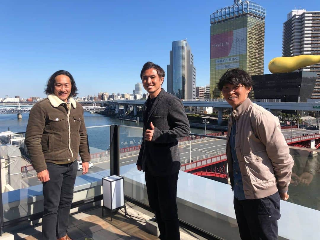 那須大亮さんのインスタグラム写真 - (那須大亮Instagram)「久しぶりの同級生3人組(^^)  谷間の世代といわれてきたけど 皆谷間に落ちてから這い上がってきた選手ばかりだから現役生活長い選手ばかり‼️  話は尽きないな～～(^^)笑  #佐藤寿人  #石川直宏  #那須大亮  #同級生 #谷間の世代 #谷間が僕らを成長させてくれた」2月20日 11時40分 - nasudaisuke_official