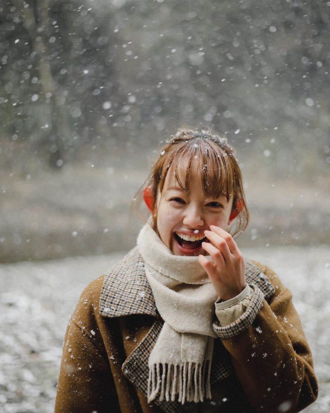 柳生みゆのインスタグラム：「大人になっても雪は楽しい❄️ 📸　@edaphoto_nishimy  #edaphoto #ポートレート #雪 #柳生みゆ」