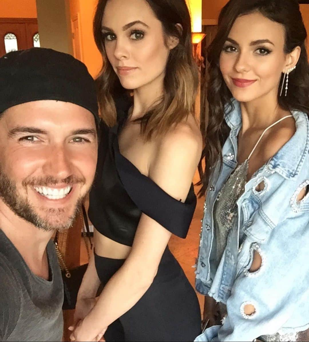 ポール・ノートンさんのインスタグラム写真 - (ポール・ノートンInstagram)「Happy Birthday to this Kween, @victoriajustice ur an Angel and I send you all my love! So many fun glam moments over the years!  #victoriajustice」2月20日 11時48分 - paulnortonhair