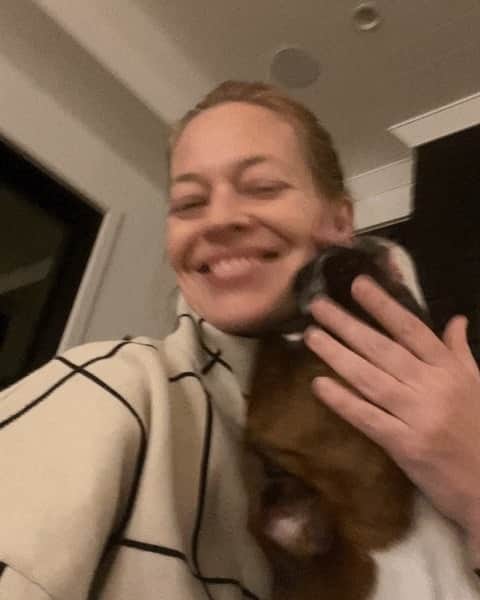のインスタグラム：「Help, I’m being mauled by a vicious dog...❤️🐶🐾🤪 #lulu #boxersofinstagram」