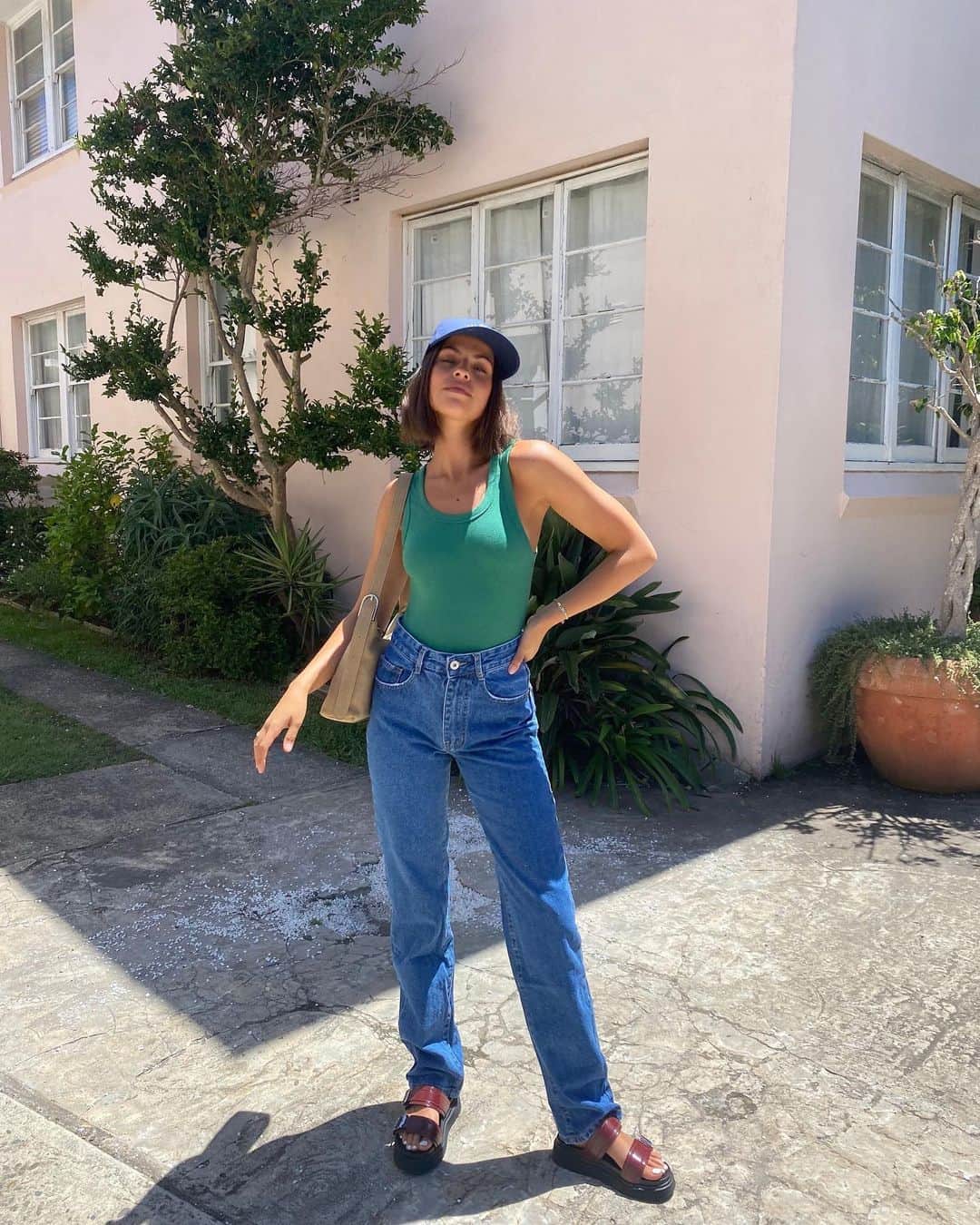 COTTON ONのインスタグラム：「Nothing makes @viccyb_ happier than coffee dates with her girlfriends – and a cute pair of jeans, obvi. 💚✅ #DOITINDENIM #TapToShop #MyCottonOn」