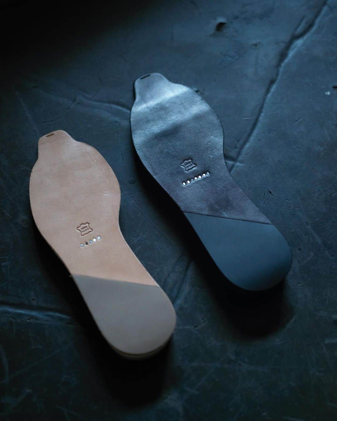 エンダースキーマのインスタグラム：「“manufacture” manual industrial products 08: die-cutting the soles⠀ ⠀ #manufacture #henderscheme」