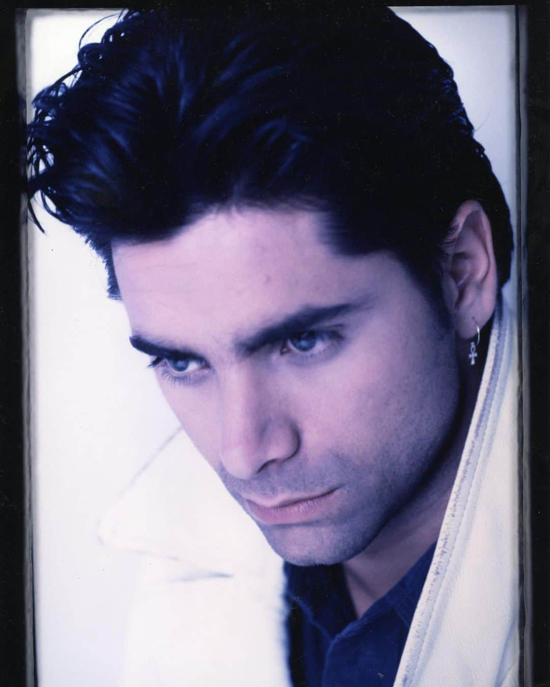 ジョン・ステイモスさんのインスタグラム写真 - (ジョン・ステイモスInstagram)「#Tbt  Earring ✅ Fake 5 O’clock shadow ✅Gorilla Glue for hair ✅」2月20日 12時05分 - johnstamos