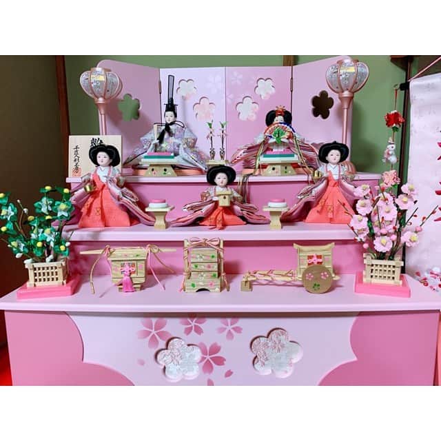 前田彩里のインスタグラム：「. お雛様🎎🌸 すくすく育って~の願いを込めて⋈*｡ﾟ」