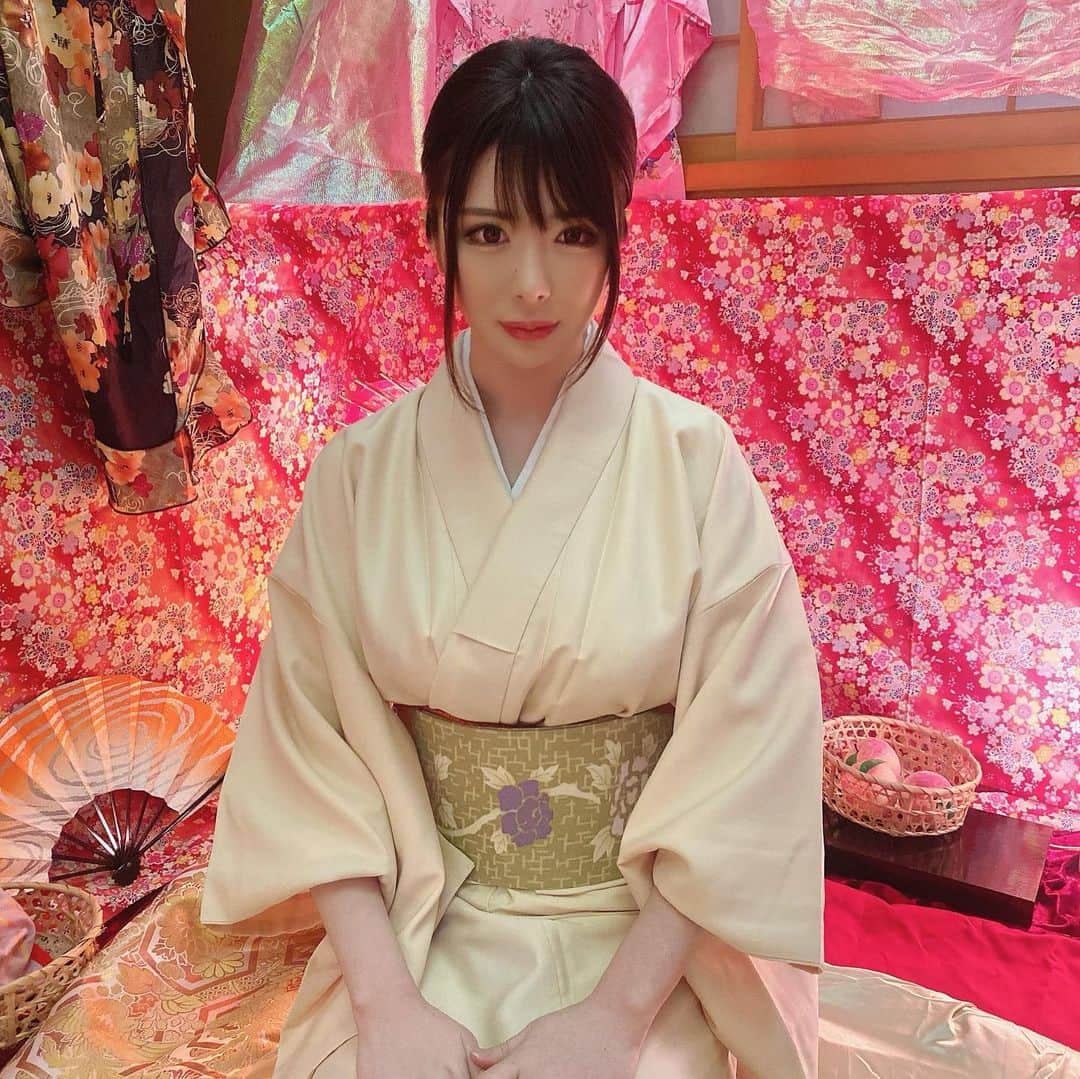辻井ほのかのインスタグラム：「#女将 #温泉 #温泉旅行  #着物 #着物ヘア  #浴衣」