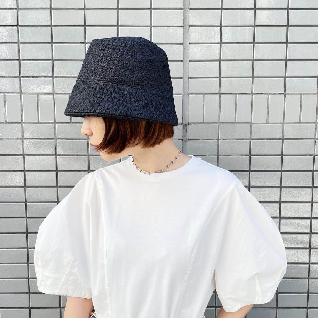 MIDWEST TOKYO WOMENさんのインスタグラム写真 - (MIDWEST TOKYO WOMENInstagram)「@akiranaka.official  LIEVE TUCKE SLEEVES DRESS ¥39,000(+Tax) size1.2(1着用) WH,BK,KH . @lamaisondelyllis  BELL ¥14,000(+Tax) STONE,SUMI(SUMI着用) . @mm6maisonmargiela  JAPANESE MINI TOTE BAG ¥20,000(+Tax) . @togaarchives  LEATHER NYLON BELT ¥17,000(+Tax) BL,BK,RD . スタッフ身長163cm . #akiranaka #アキラナカ #lamaisondelyllis #ラメゾンドリリス #togapulla #toga #トーガ #トーガプルラ #mm6maisonmargiela #maisonmargiela #エムエムシックス #マルジェラ #メゾンマルジェラ #midwest_official  .」2月20日 12時19分 - midwest_tw