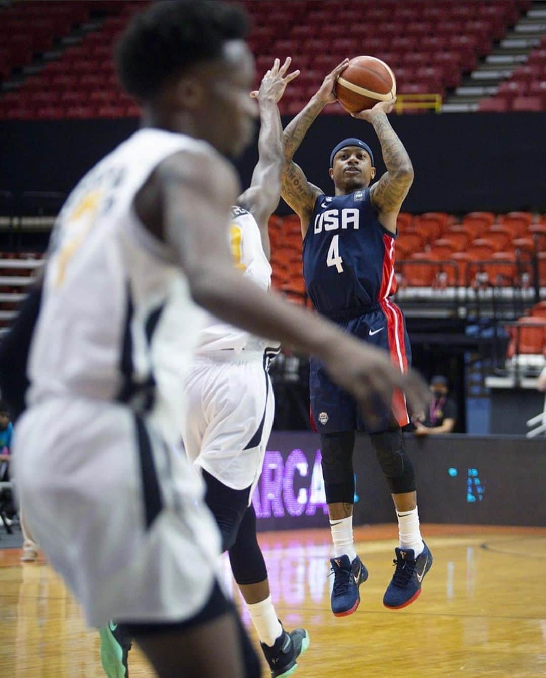 アイザイア・トーマスのインスタグラム：「1st real game in 381 days, let that sink in! Felt good to be able to compete and put on that @usabasketball jersey. Let’s get another win tomorrow 🏁🇺🇸」