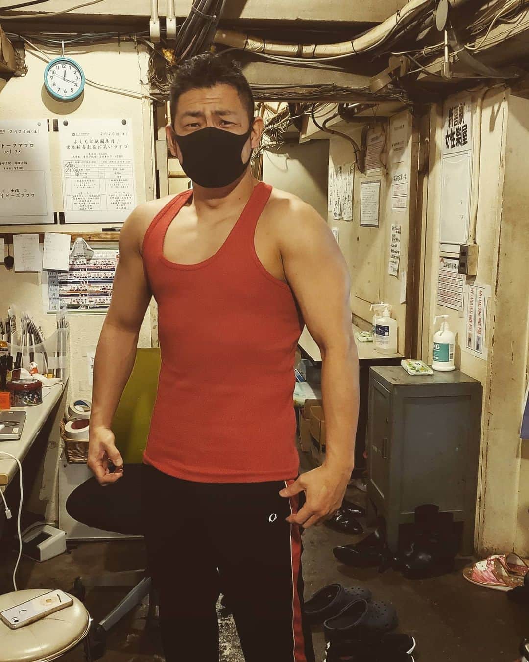 太田芳伸のインスタグラム：「今日と明日!!! すっちー座長の祇園花月に出させて頂いております。  今回の僕の役 パーソナルトレーナーの役です！  やってて良かったパーソナル。 ２日間筋トレ以上に頑張りますので お近くの方是非とも👍✨」
