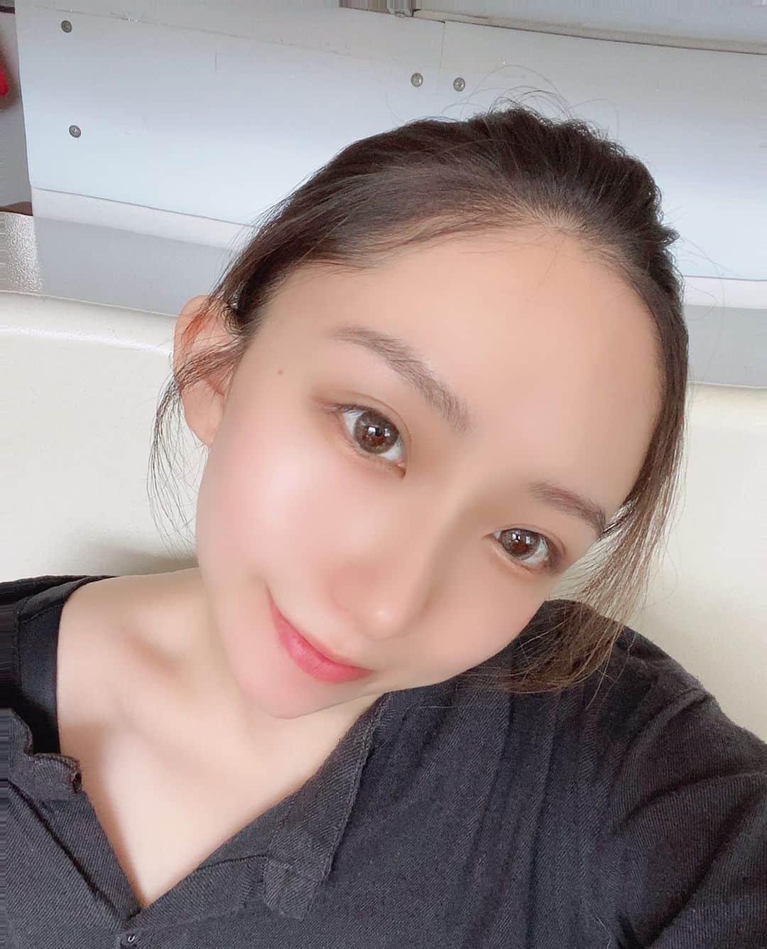 大石ほのかのインスタグラム：「目だけ軽くメイク♡  今日は友達遊びに来てくれるから 久しぶりで楽しみ💓🙋‍♀️」