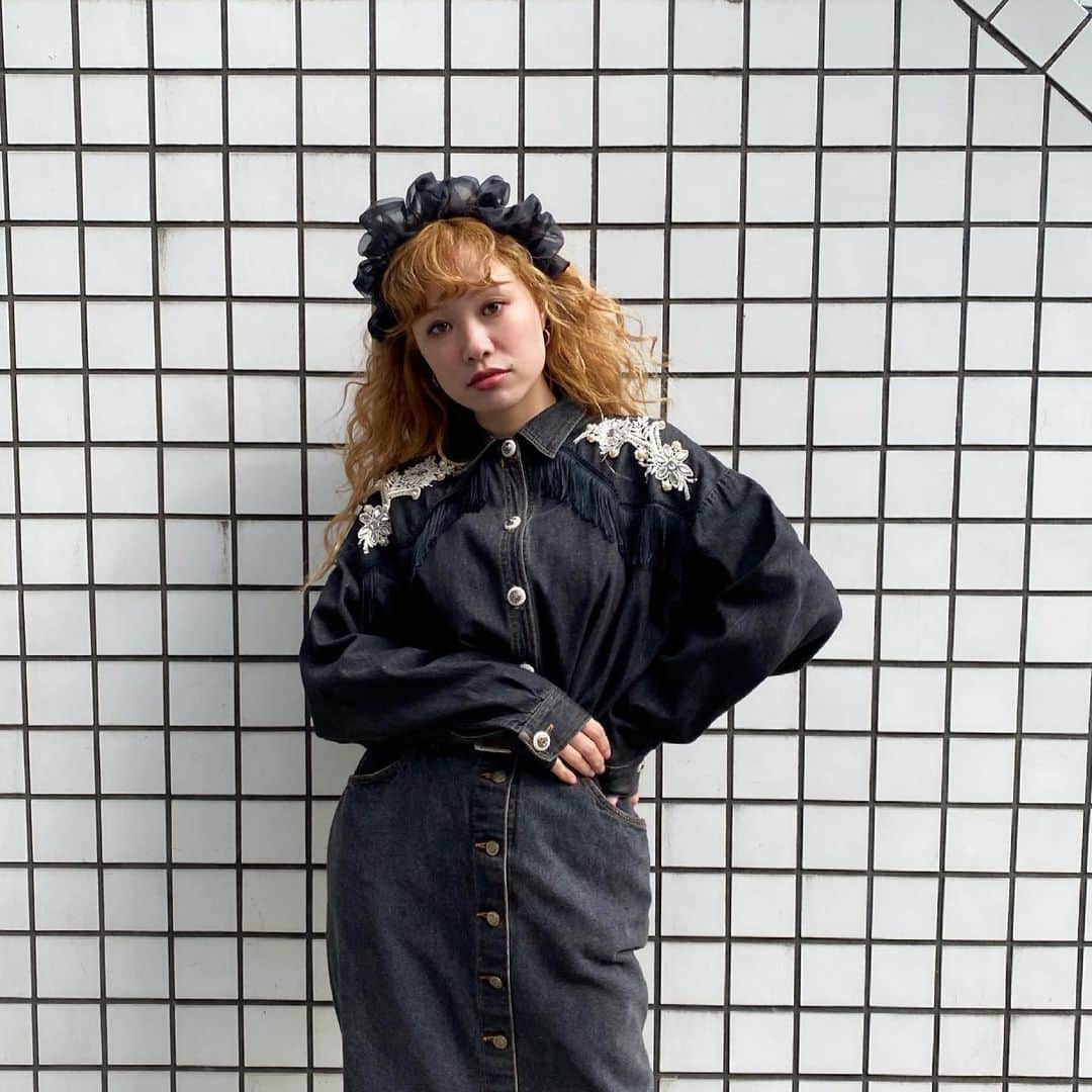 PUNK CAKEのインスタグラム：「•fringe lace design black denim shirt【SOLD】 •black denim skirt【SOLD】  #punkcake  #vintage #vintageclothing  #80sfashion  #古着 #古着コーデ  #古着女子 #レディース古着　 #原宿 #harajuku  #harajukufashion  #原宿古着屋 #東京古着屋  #古着屋巡り #古着通販」
