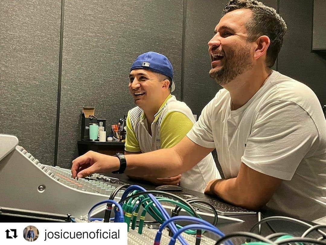 エデン・ムーニョのインスタグラム：「#Repost @josicuenoficial (@get_repost) ・・・ Que estaremos preparando mi Compa @calibre50eden y yo?? 😱😱😱」