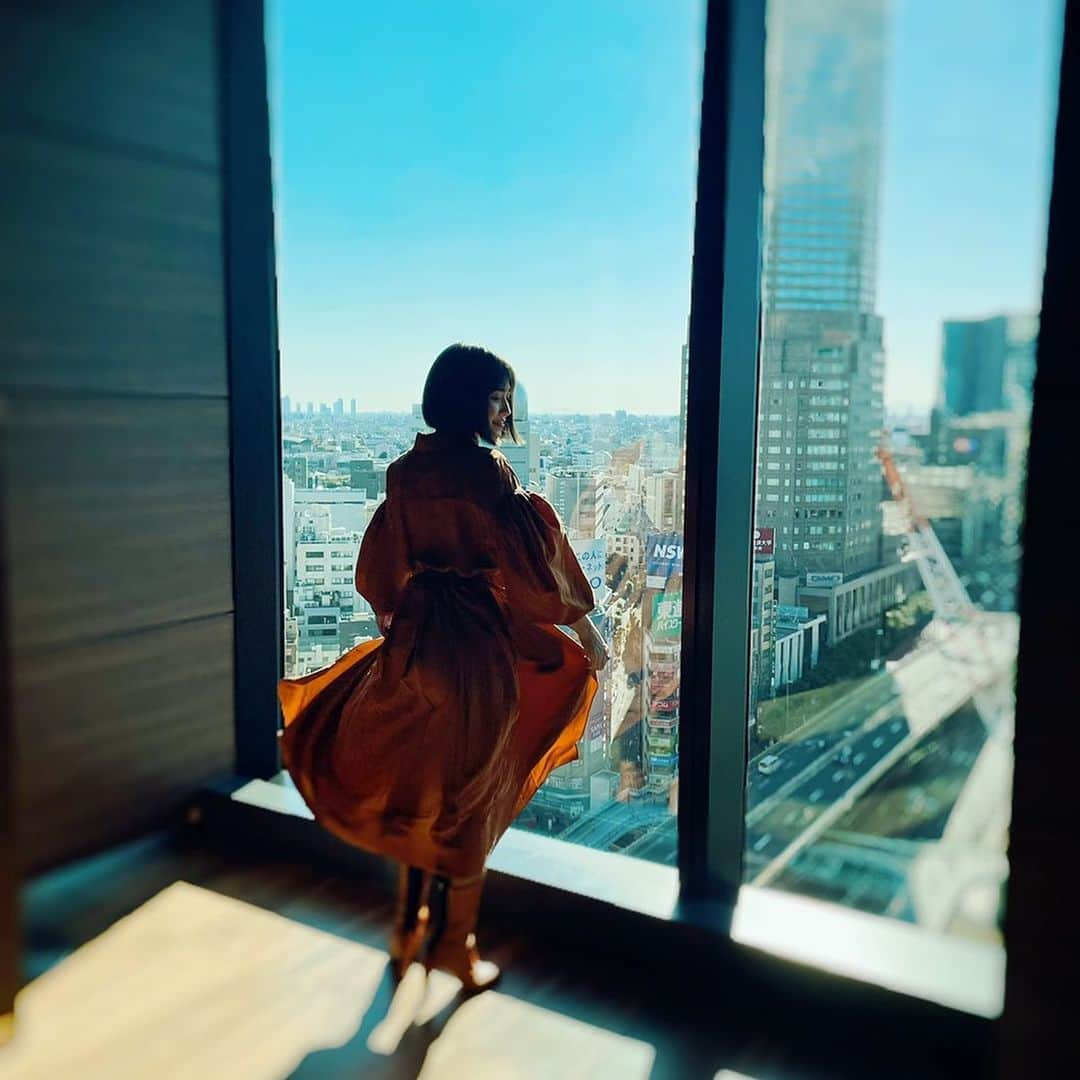 秋吉織栄（宮内かれん）さんのインスタグラム写真 - (秋吉織栄（宮内かれん）Instagram)「🧡×🧡×🧡  やっと着られる季節がきた✨✨  #ootd  #tokyo  #japanesegirl  #渋谷スクランブルスクエア  #fendi   #2021  #織栄組  #織栄組サポーター  #組員募集中  #おりおり  #クロオリちゃん  #コロナウイルスが早く終息しますように  #コロナに負けるな  #静岡  #役者  #女優 #japanesegirl #応援よろしくお願いします」2月20日 12時47分 - orie.oliiiiie.olivia