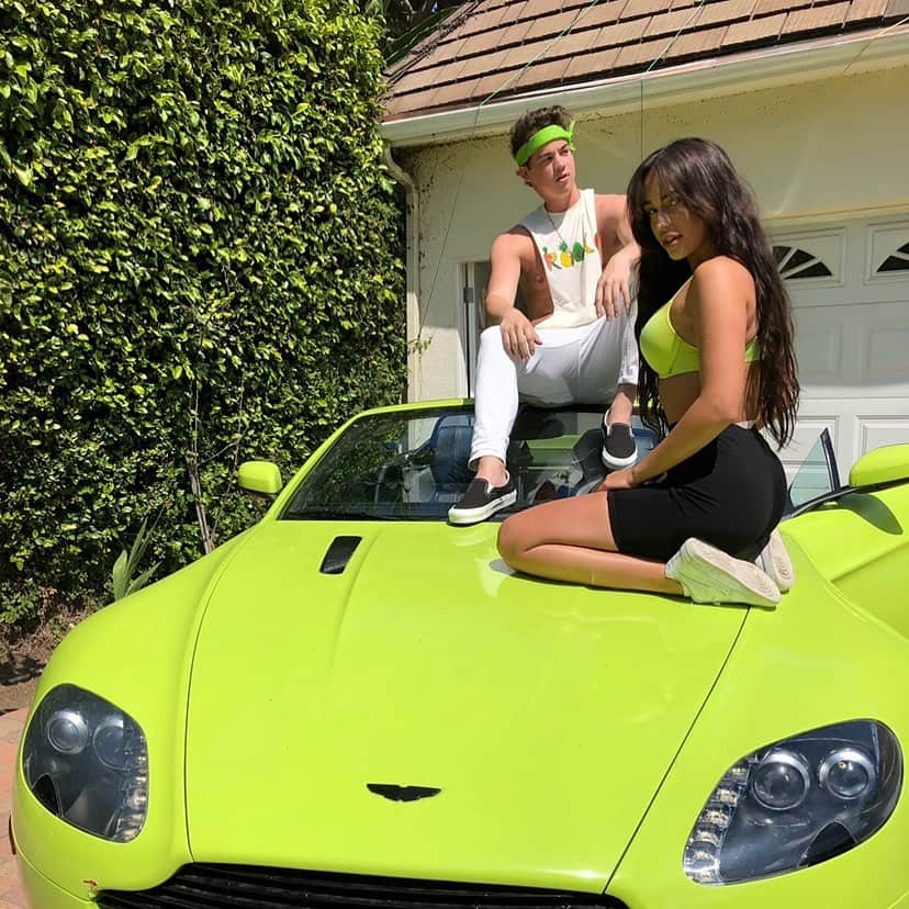 テイラー・カニフさんのインスタグラム写真 - (テイラー・カニフInstagram)「Lime green dreams 🤮 comment your favourite colour」2月20日 4時04分 - taylorcaniff