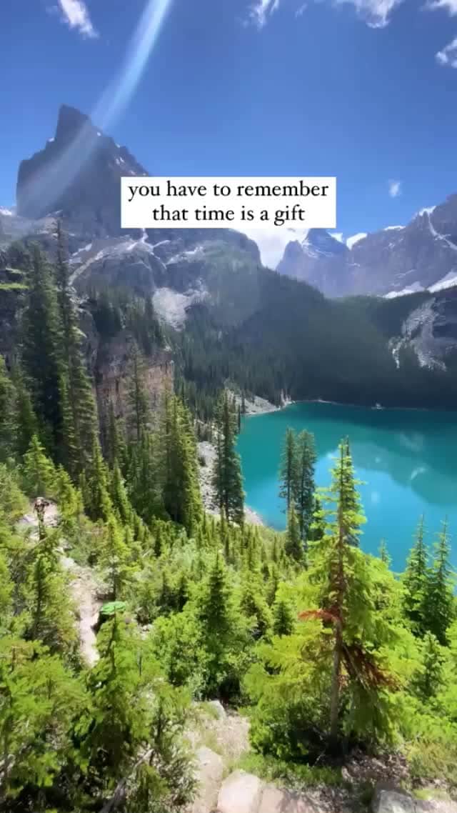 instagoodのインスタグラム：「@angelaliggs Take 15 seconds out of your morning to listen to this audio♥️⏳ It resonated with me, and I hope it resonates with you, too.  Also, happy Friday ☺️」