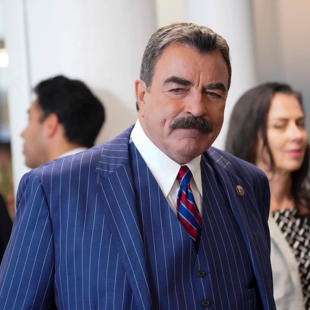 CBSさんのインスタグラム写真 - (CBSInstagram)「Swipe to make Frank Reagan AKA Tom Selleck smile. ➡️」2月20日 4時19分 - cbstv