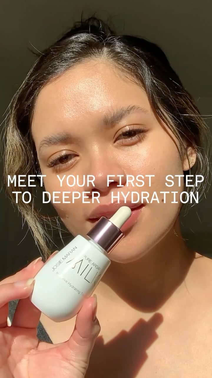 のインスタグラム：「Pure Argan Milk Intensive Hydrating Treatment = your winter skin hero ❄️ ⠀⠀⠀⠀⠀⠀⠀⠀⠀ Speaking of winter, we know the weather is pretty cold and intense for many of you, so we'd like to treat your skin to major hydration. Comment below with your location, current temp, and tag a friend... we'll be choosing a few to gift both of you an Argan Milk 👇💙」