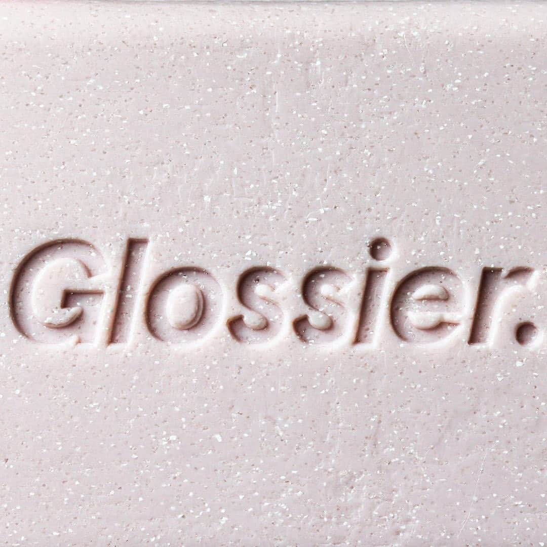 Glossierのインスタグラム：「A closer look at Body Hero Exfoliating Bar 🔎」