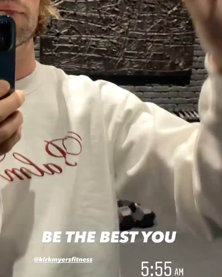 パトリック・シュワルツェネッガーのインスタグラム：「BE THE BEST YOU!  I’m starting my mornings by writing a motivational/inspirational message to myself   I Find It to be a great little reminder at the start of the day & gives me an intention throughout my day.   Crush today. Go into the weekend the best version of you. Inspire someone else. ❤️  I’ll share them as I continue to write them. Thx @kirkmyersfitness for Inspiring me!」