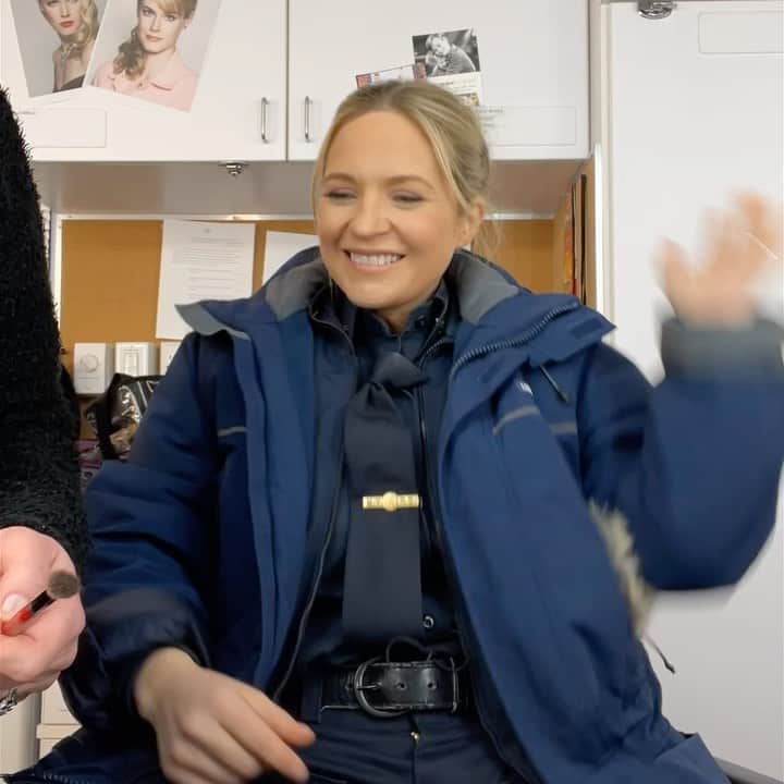 バネッサ・レイのインスタグラム：「No new @bluebloods_cbs tonight so here’s a fast forward to what we’re working on.  I can now see the proof of my inability to sit still ... sorry Kerry... and Lucy... and Emily...and mom.   #jamko」