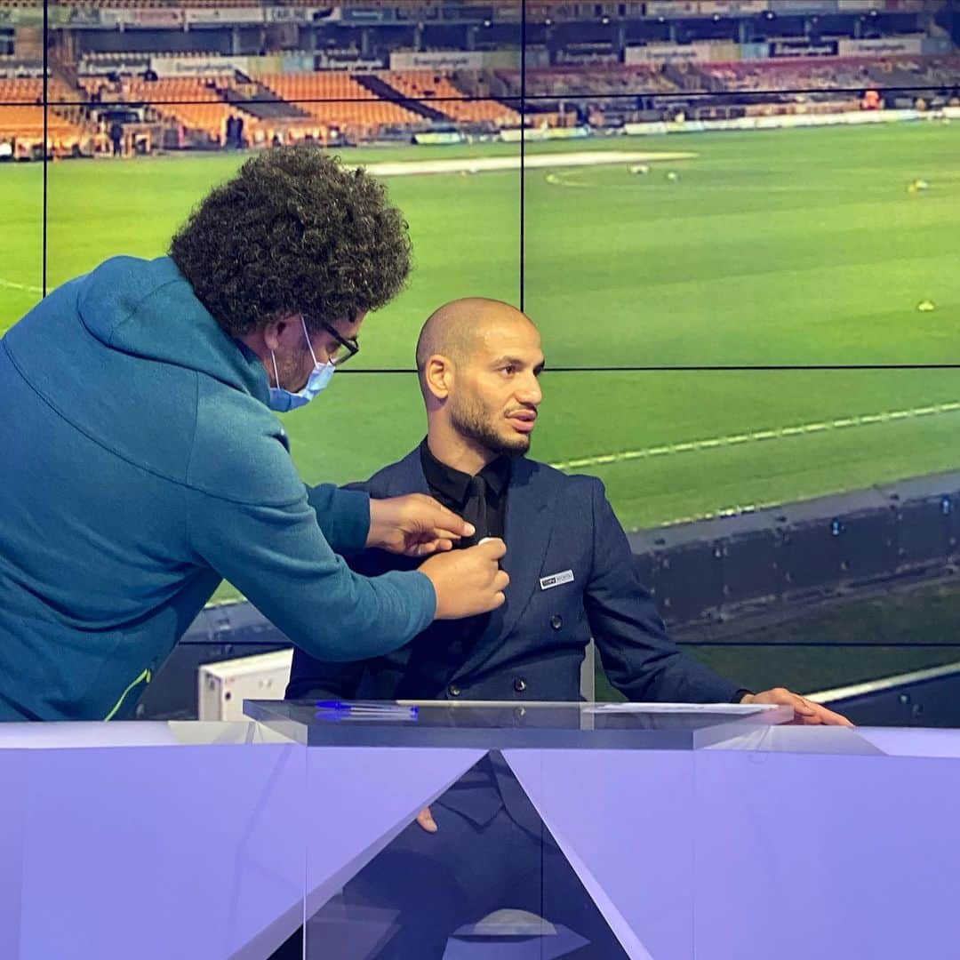 アドレーヌ・グェディウラのインスタグラム：「Preparing for another good game coming up on @beinsports so happy again to feel #molineux ‘s atmosphere! Please leave your pronostic in comments for  @Wolves 🐺vs. @leedsunited 🔥 #premierleague #wwfc #LeedsUnited」