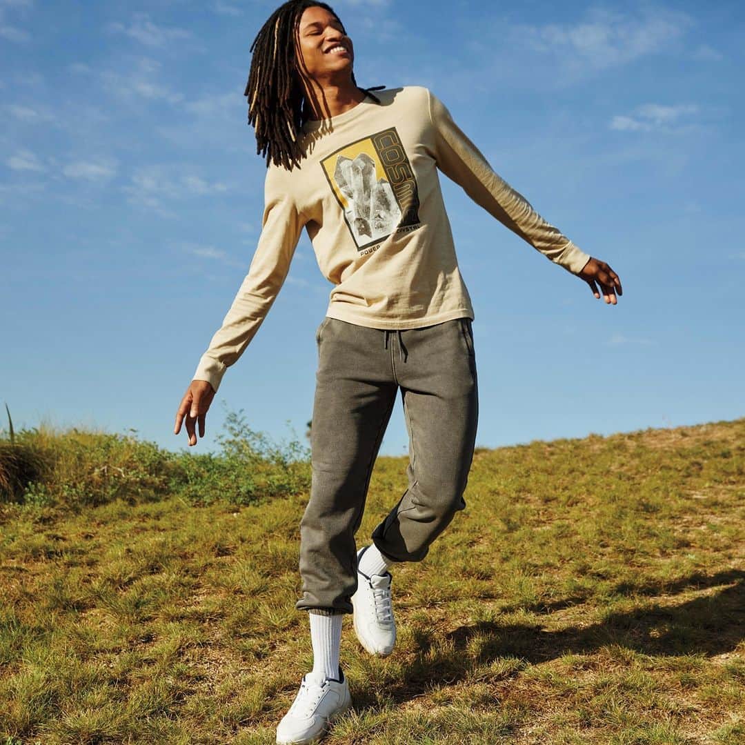 エアロポステールのインスタグラム：「Introducing @jaylen__cooper 👋: a multi-talented creative passionate about painting, drawing, modeling and designing his own clothing line. Jaylen enjoys modeling because it allows him to express himself as art, while wearing art  made by others #AeroWorld」
