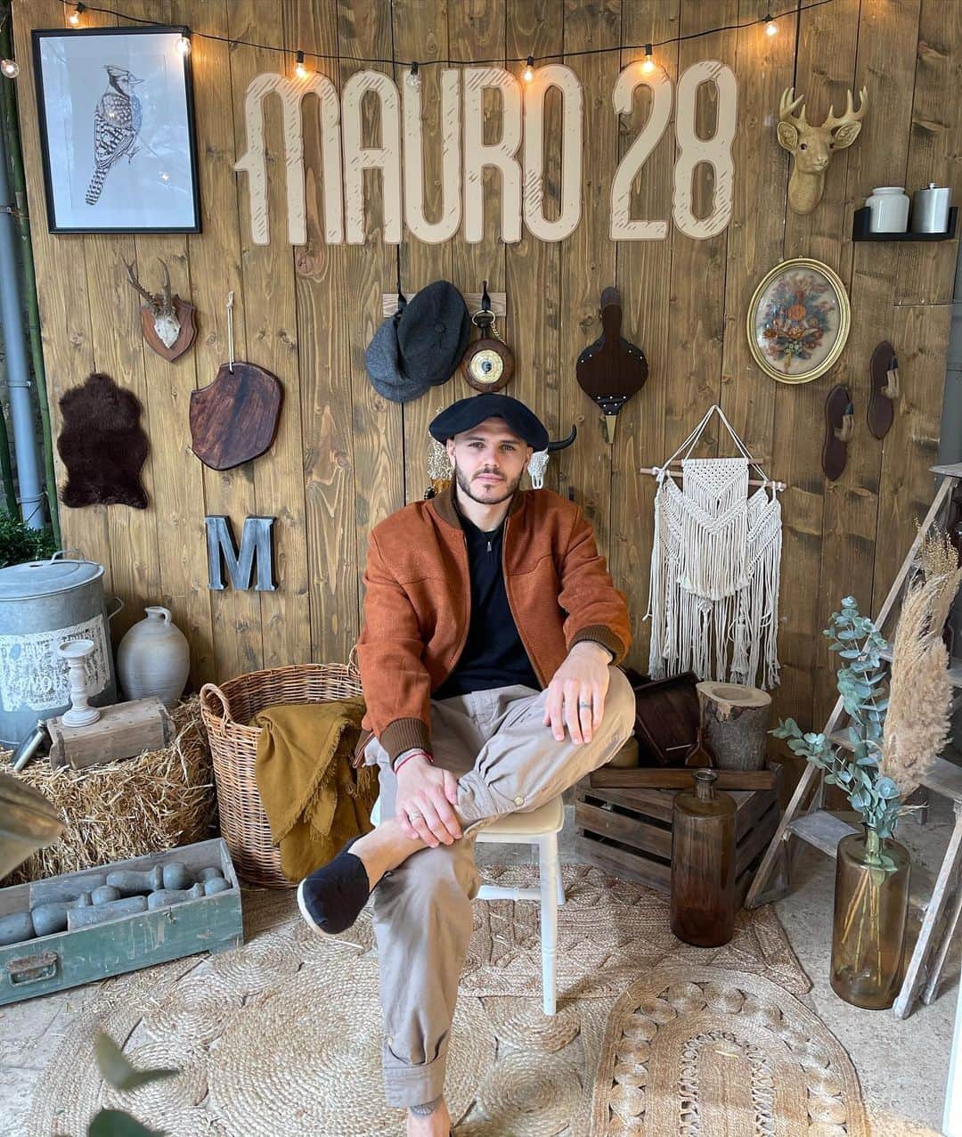 マウロ・イカルディのインスタグラム：「Muchas Gracias a todos los que hicieron posible pasar un día increíble 🎂♥️ 28 Años 🎈 Merci @dreamscometrueparis 🙏   Gracias mi amor por hacer todo esto de la mejor manera ♥️ @wanda_icardi ♥️」